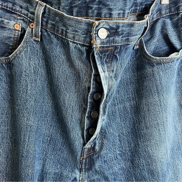 Levi's 501 Mens Blue Medium Wash Button Fly Straight Leg Denim Jeans Size 42x30 - Picture 5 of 12